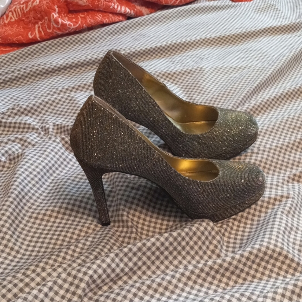 6 inch heel  size 7